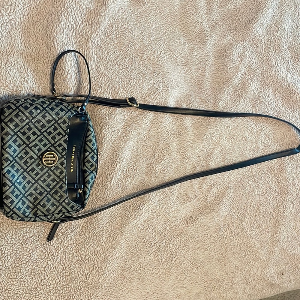 Tommy Hilfiger Small purse with attachable pouch